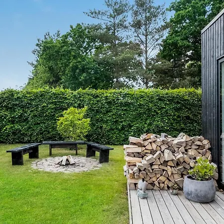 Lovely In With Kitchen Feriehus