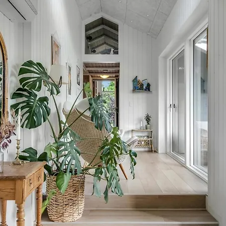 Lovely In With Kitchen Feriehus