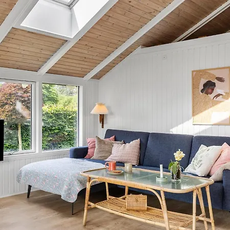 Lovely In With Kitchen Feriehus